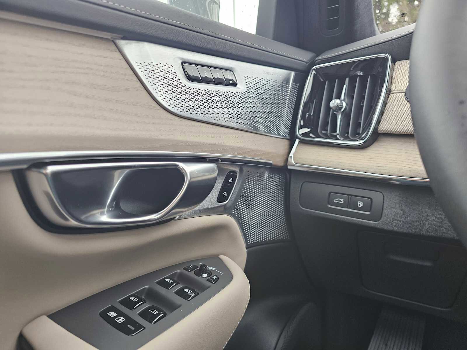 New 2026 Volvo XC90 T8 Ultra w/ Lounge Package image 34