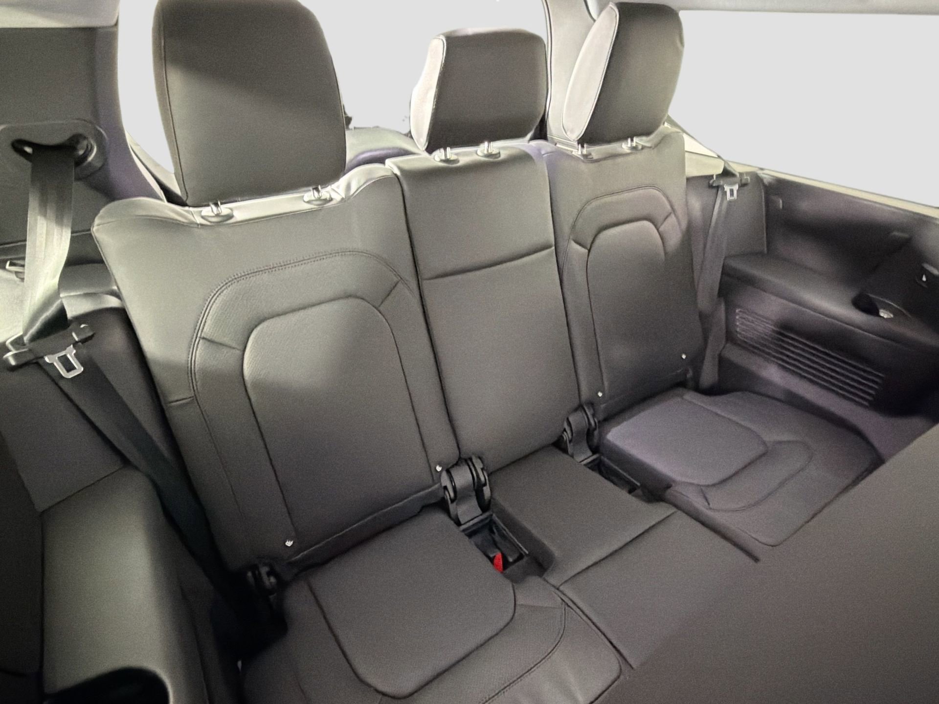 Certified 2025 Land Rover Defender 130 S image 30