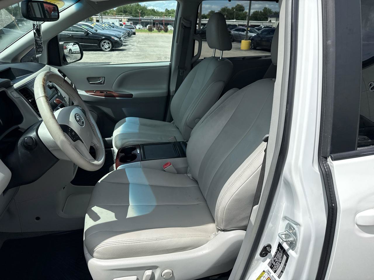 Used 2013 Toyota Sienna XLE FWD image 10
