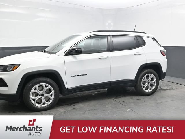 Used 2025 Jeep Compass Latitude AWD/4WD image 3