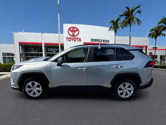 Used 2021 Toyota RAV4 LE FWD image 4