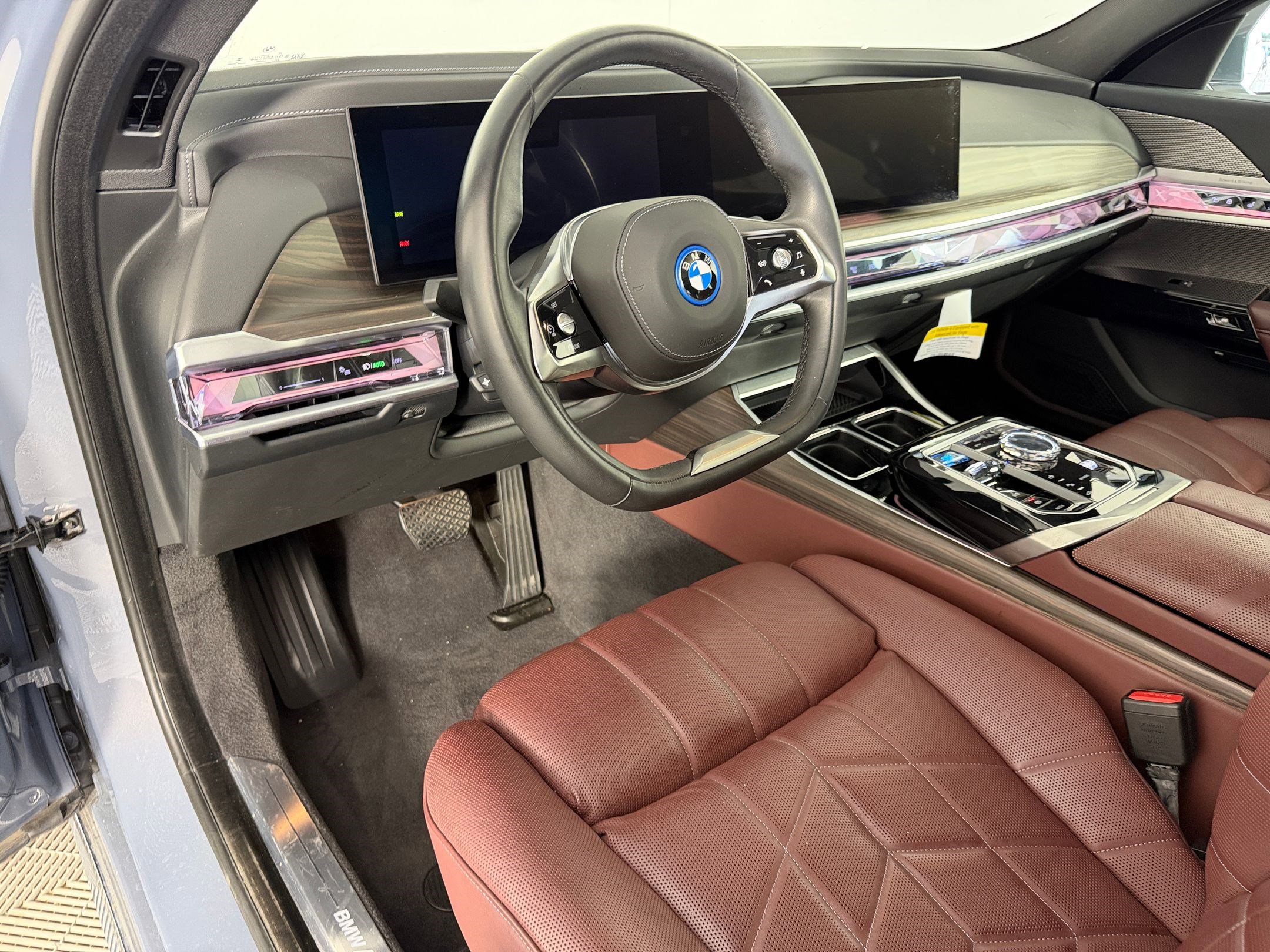 Used 2023 BMW i7 xDrive60 AWD/4WD image 4