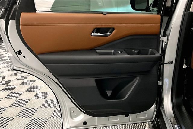New 2025 Nissan Pathfinder Platinum w/ Lighting Package (N93) image 31