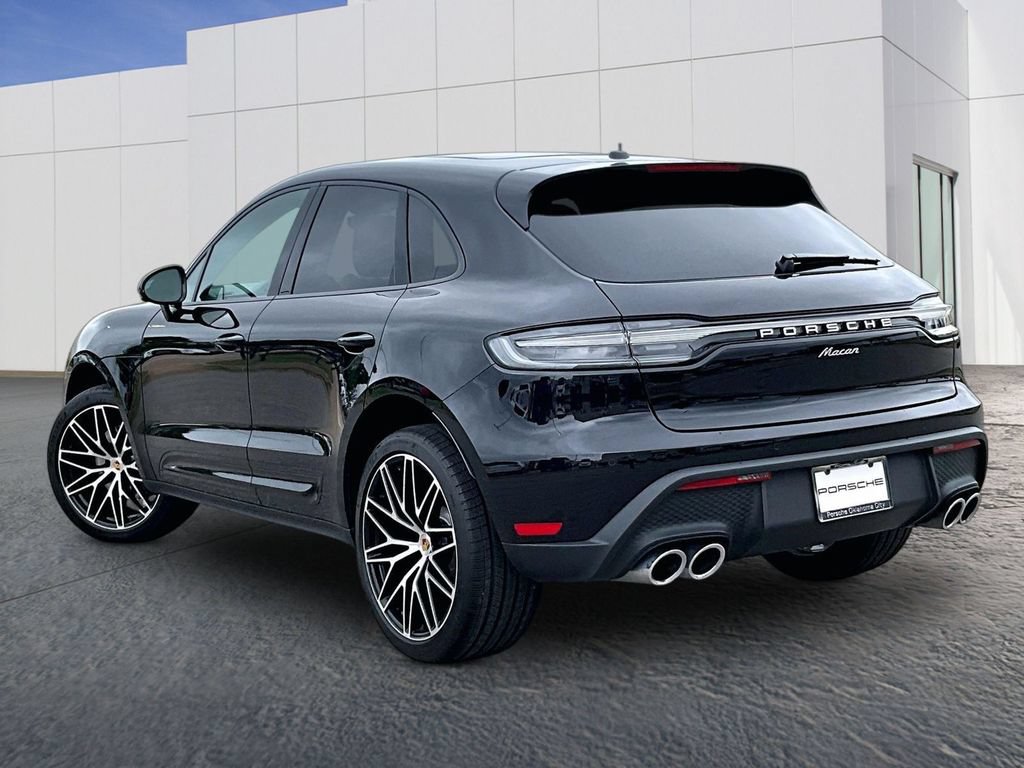 Certified 2025 Porsche Macan AWD/4WD image 3