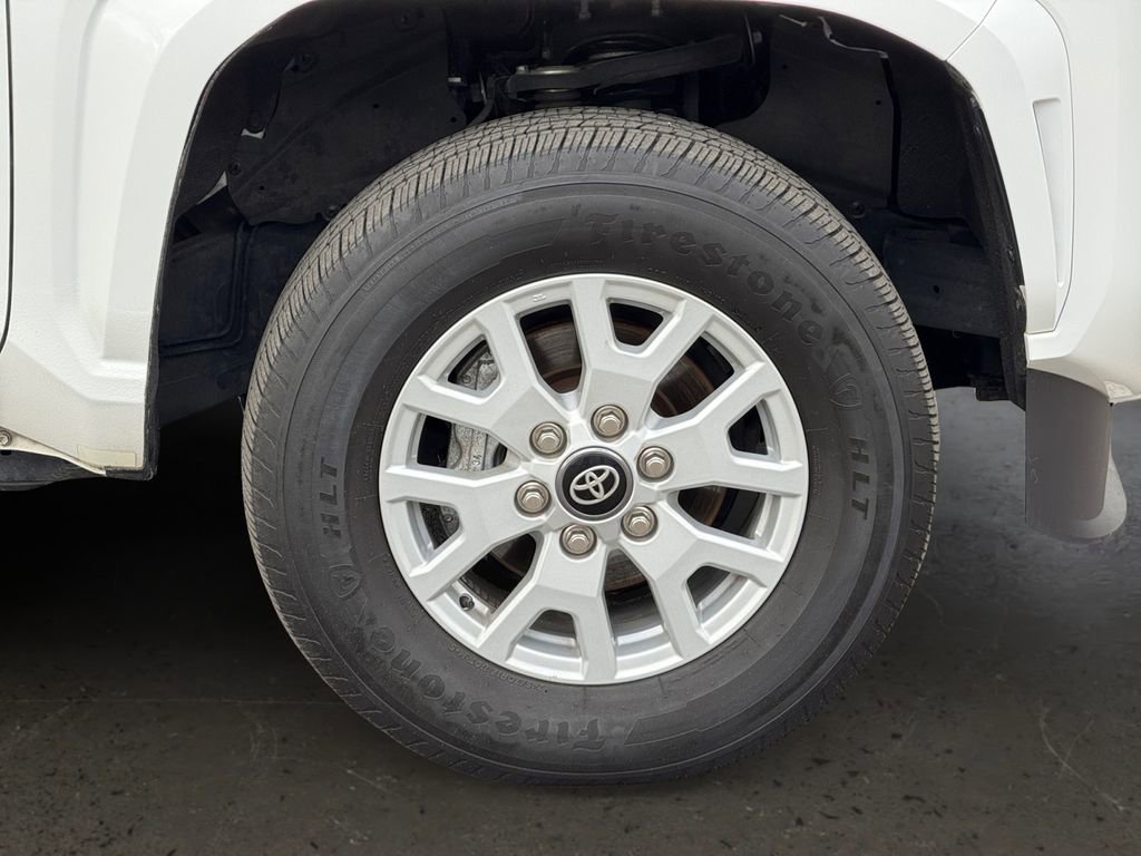 Used 2024 Toyota Tacoma SR5 AWD/4WD image 10