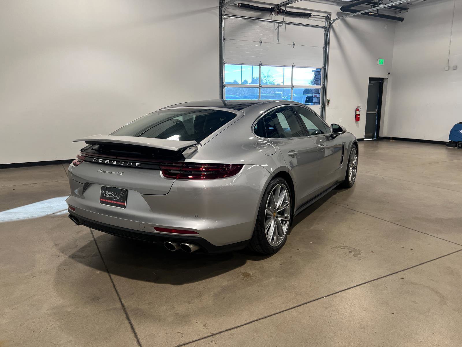 Used 2020 Porsche Panamera 4S image 3