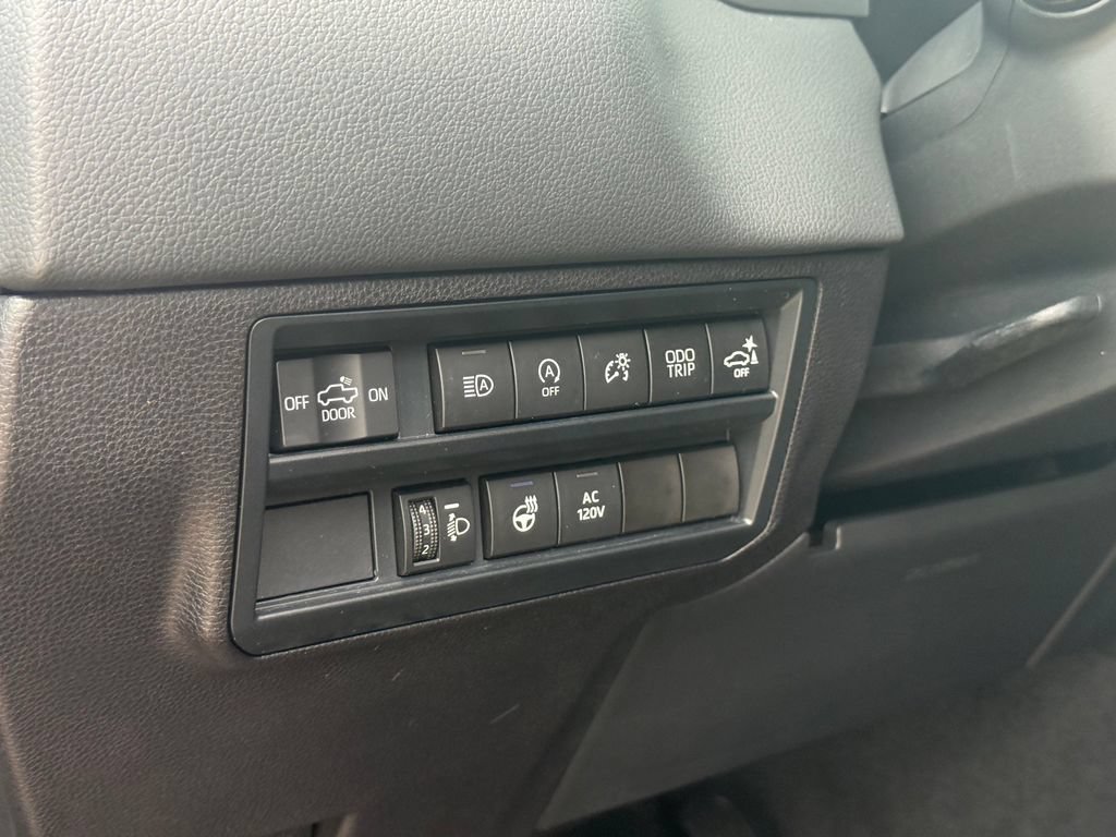 Used 2023 Toyota Tundra Limited w/ Power Package RWD image 10