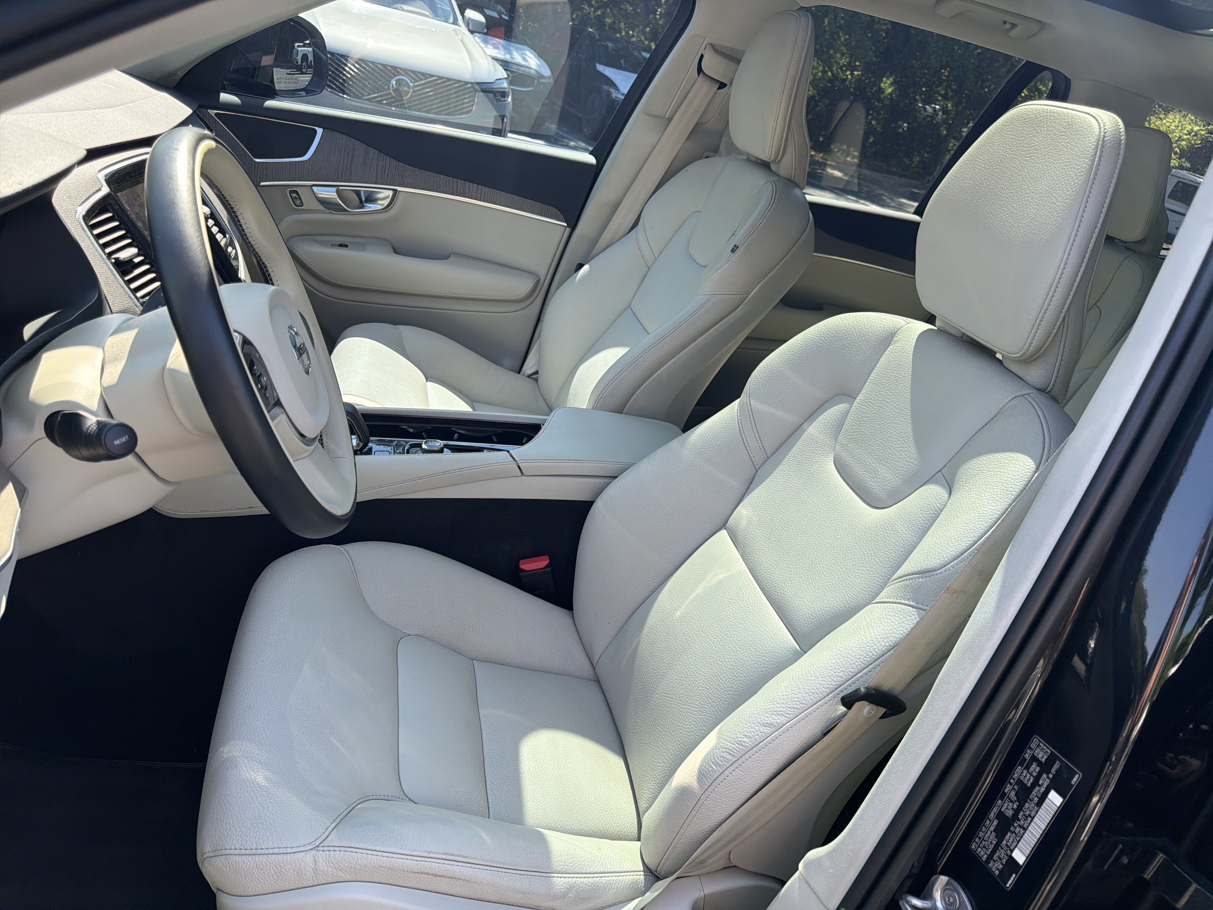 Certified 2023 Volvo XC90 B5 Plus AWD/4WD image 16