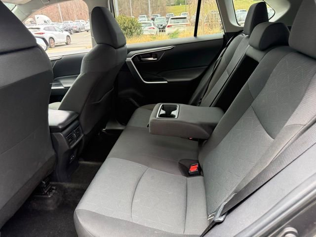 Used 2025 Toyota RAV4 XLE AWD/4WD image 25