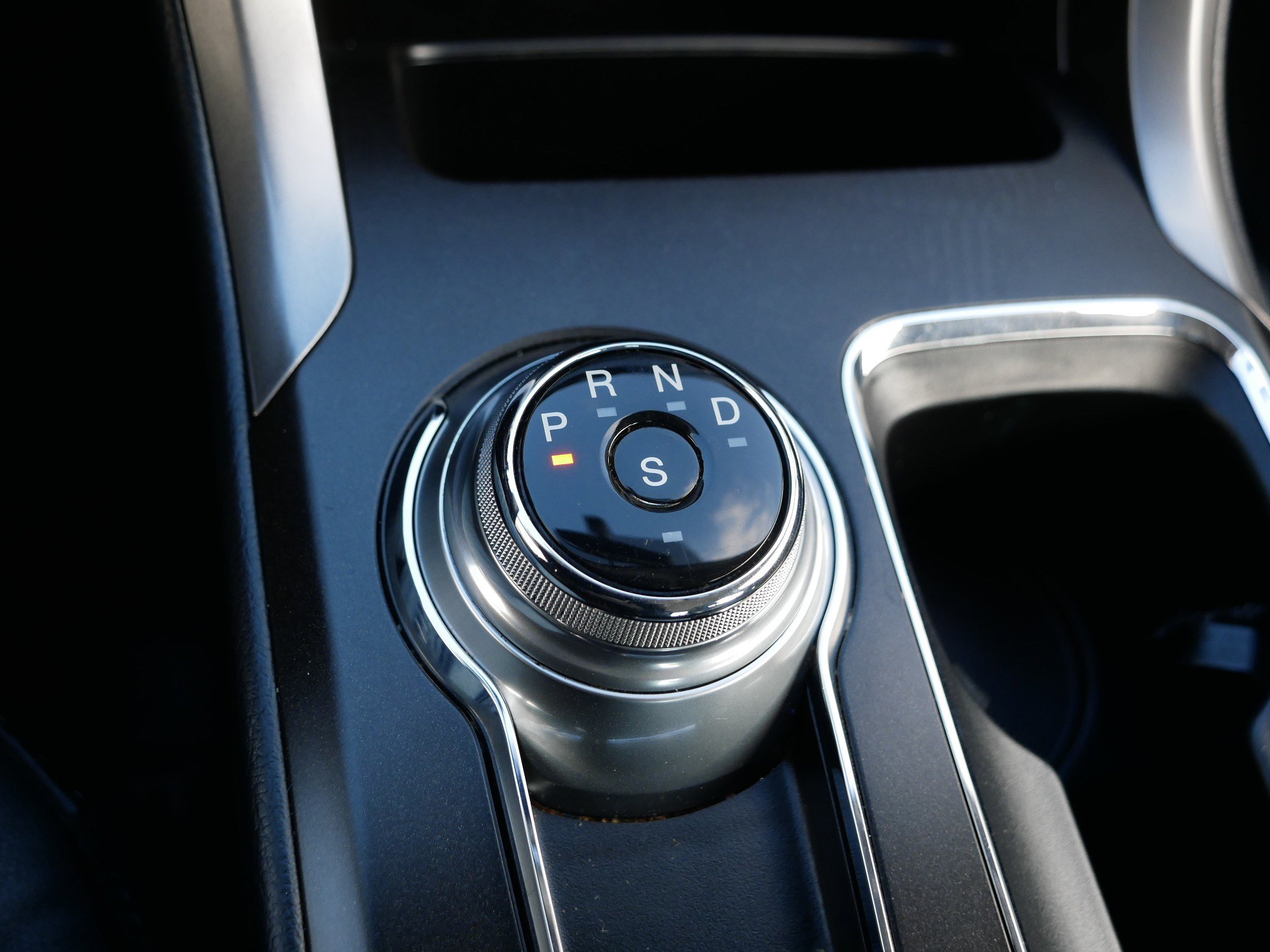 Used 2018 Ford Fusion SE w/ Fusion SE Technology Package image 24