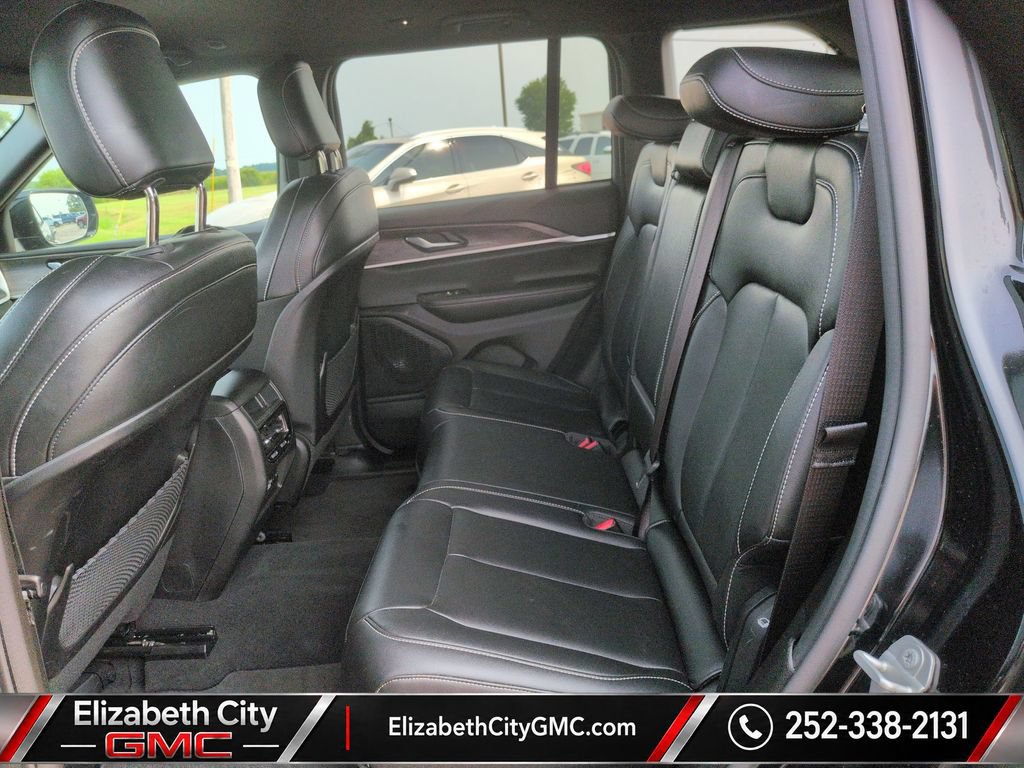 Used 2024 Jeep Grand Cherokee Limited w/ Trailer Tow Package AWD/4WD image 17