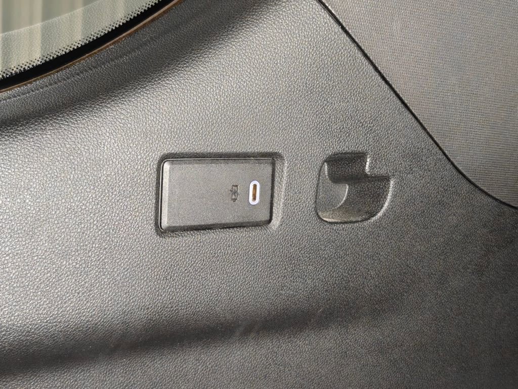 Used 2021 Chevrolet Tahoe LT w/ LT Signature Package image 34