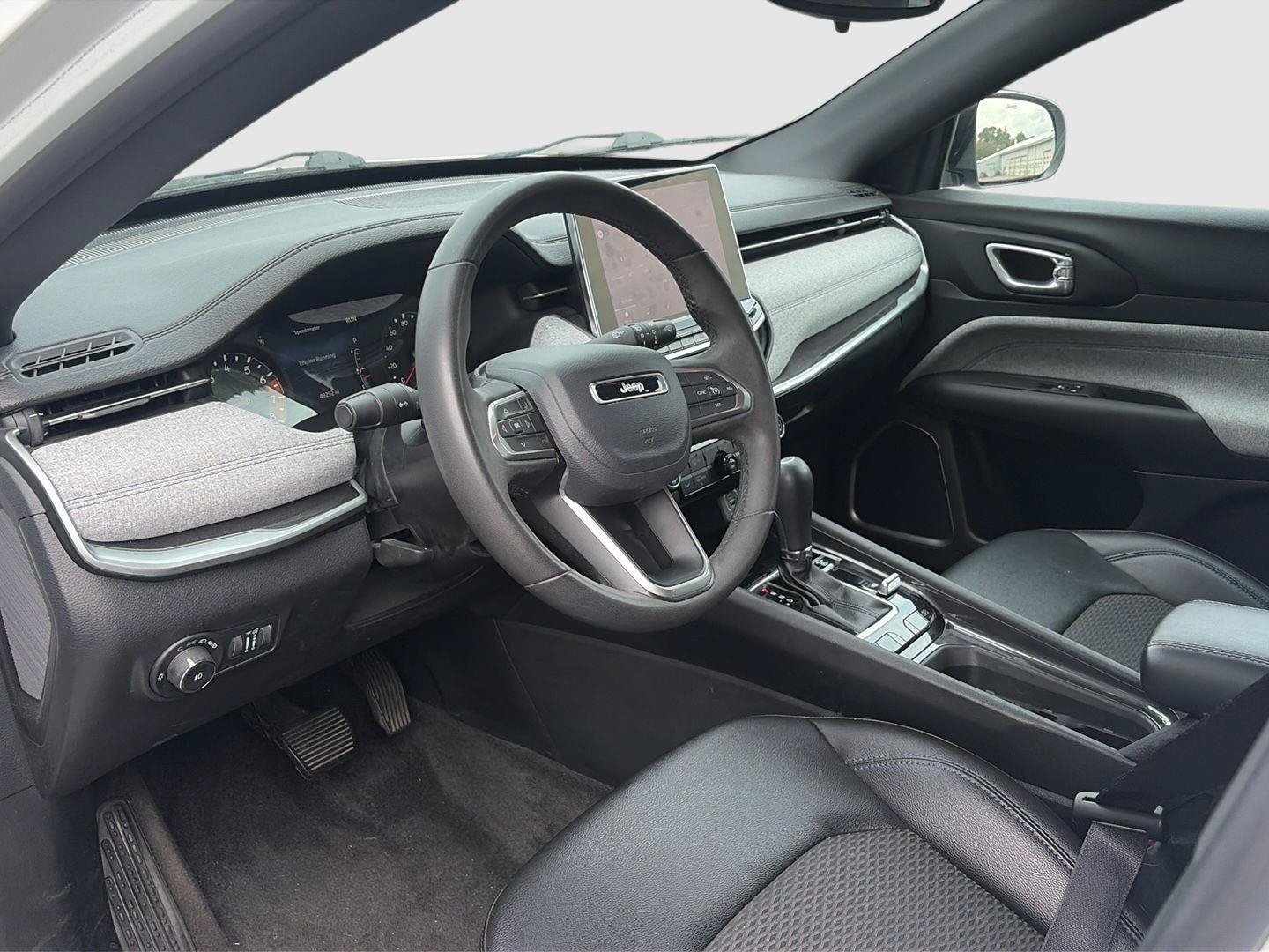 Used 2023 Jeep Compass Latitude AWD/4WD image 10