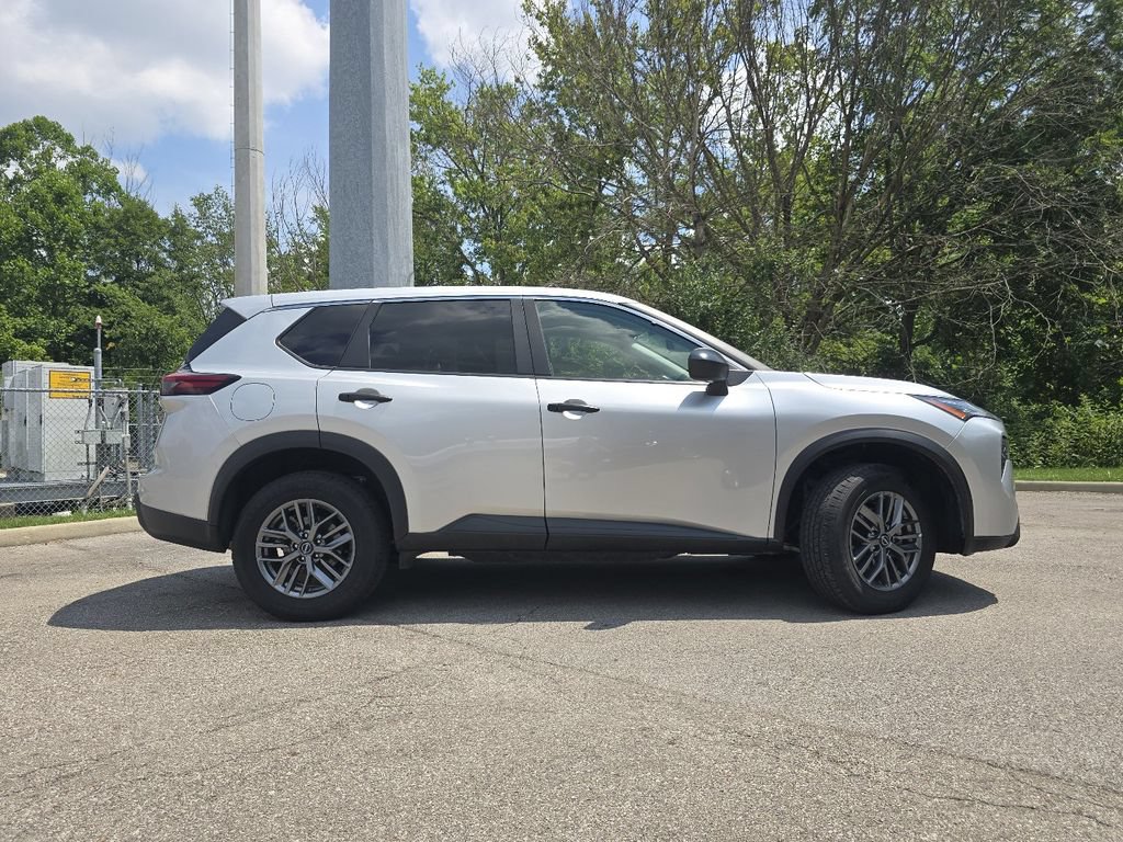 Used 2024 Nissan Rogue S AWD/4WD image 15