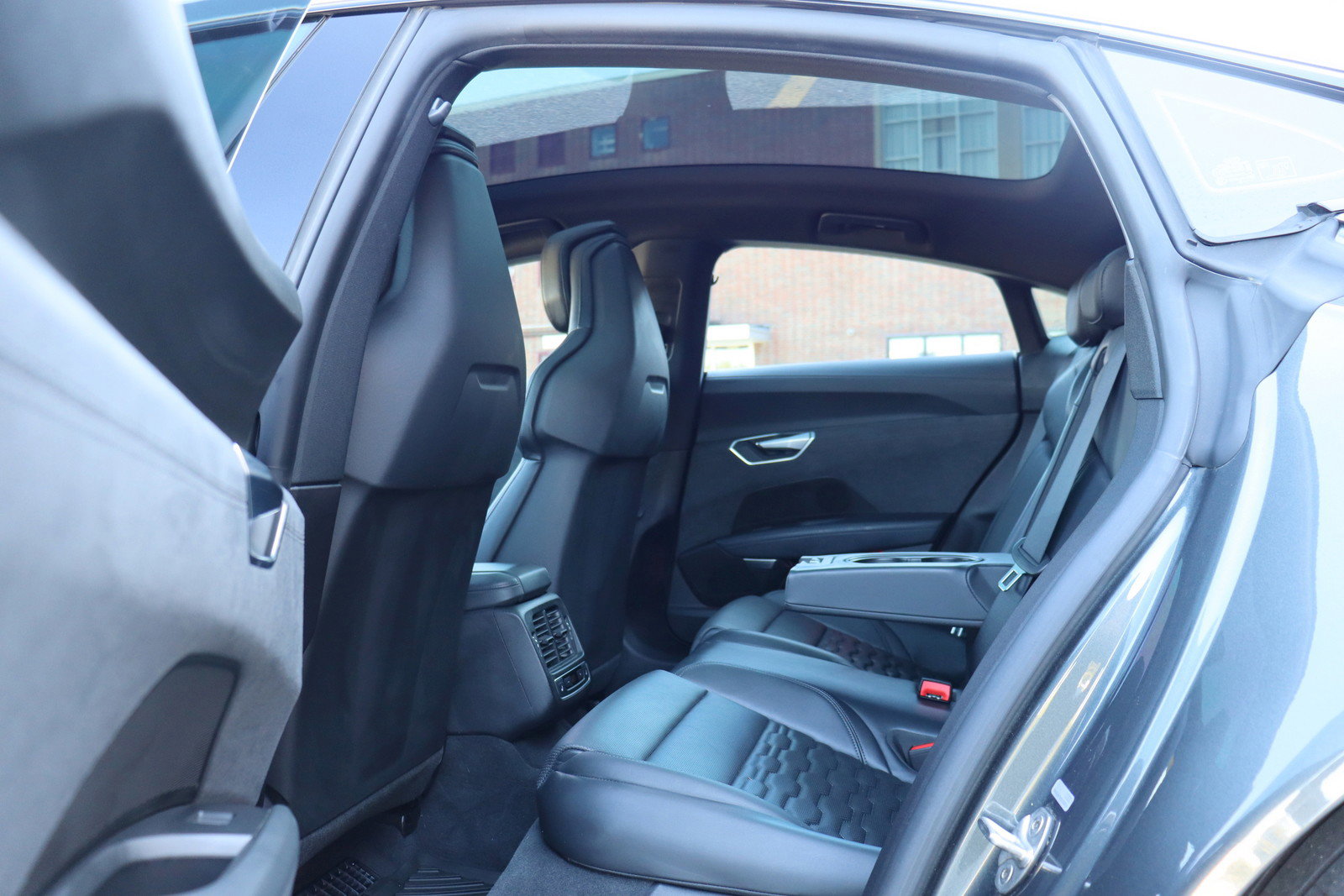 Used 2022 Audi e-tron GT Prestige w/ Prestige Package image 13