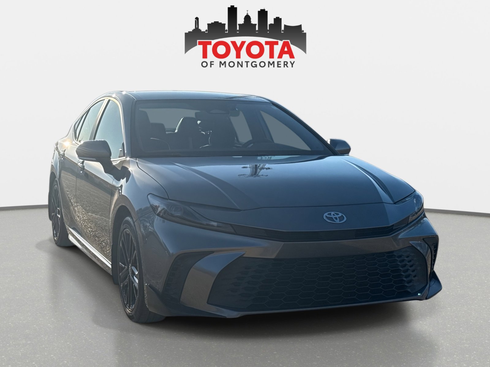 Used 2025 Toyota Camry SE image 1