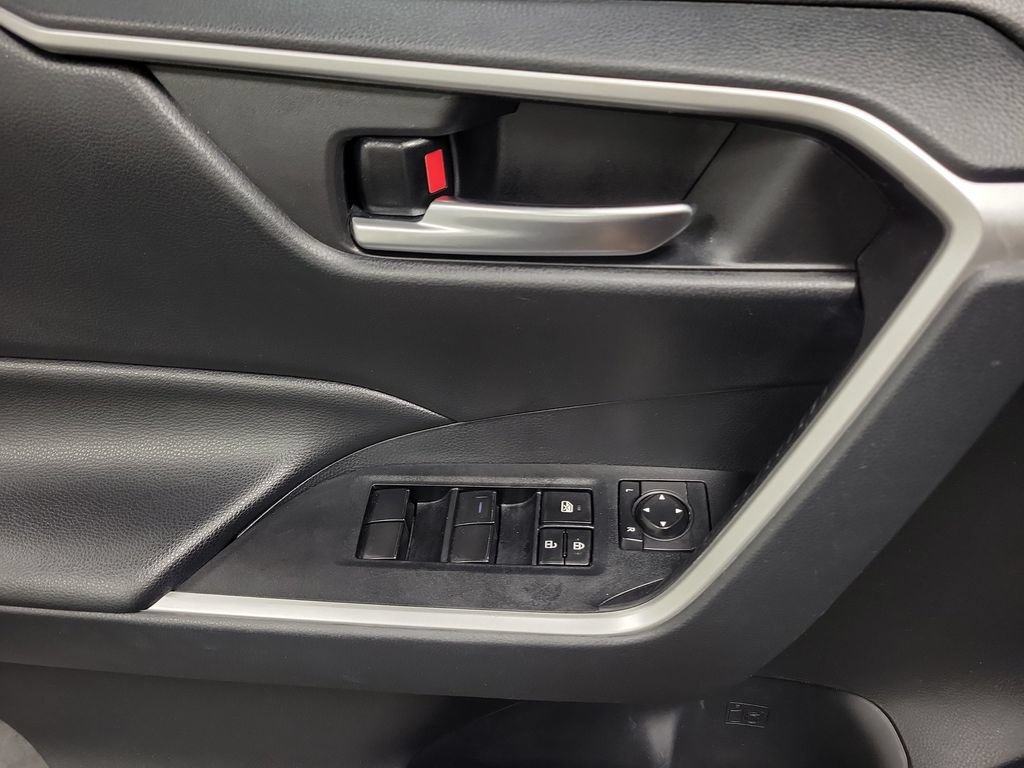 Used 2019 Toyota RAV4 XLE w/ Carpet Mat Package AWD/4WD image 26