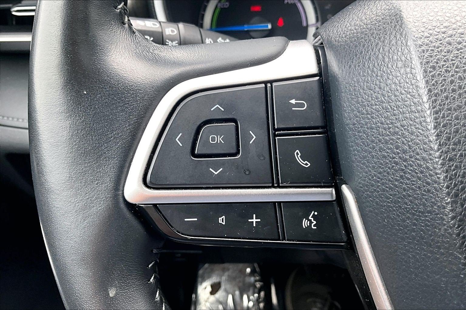 Used 2022 Toyota Highlander XLE AWD/4WD image 17