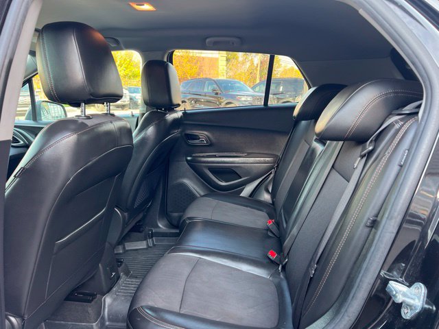 Used 2020 Chevrolet Trax LT w/ LT Convenience Package FWD image 16