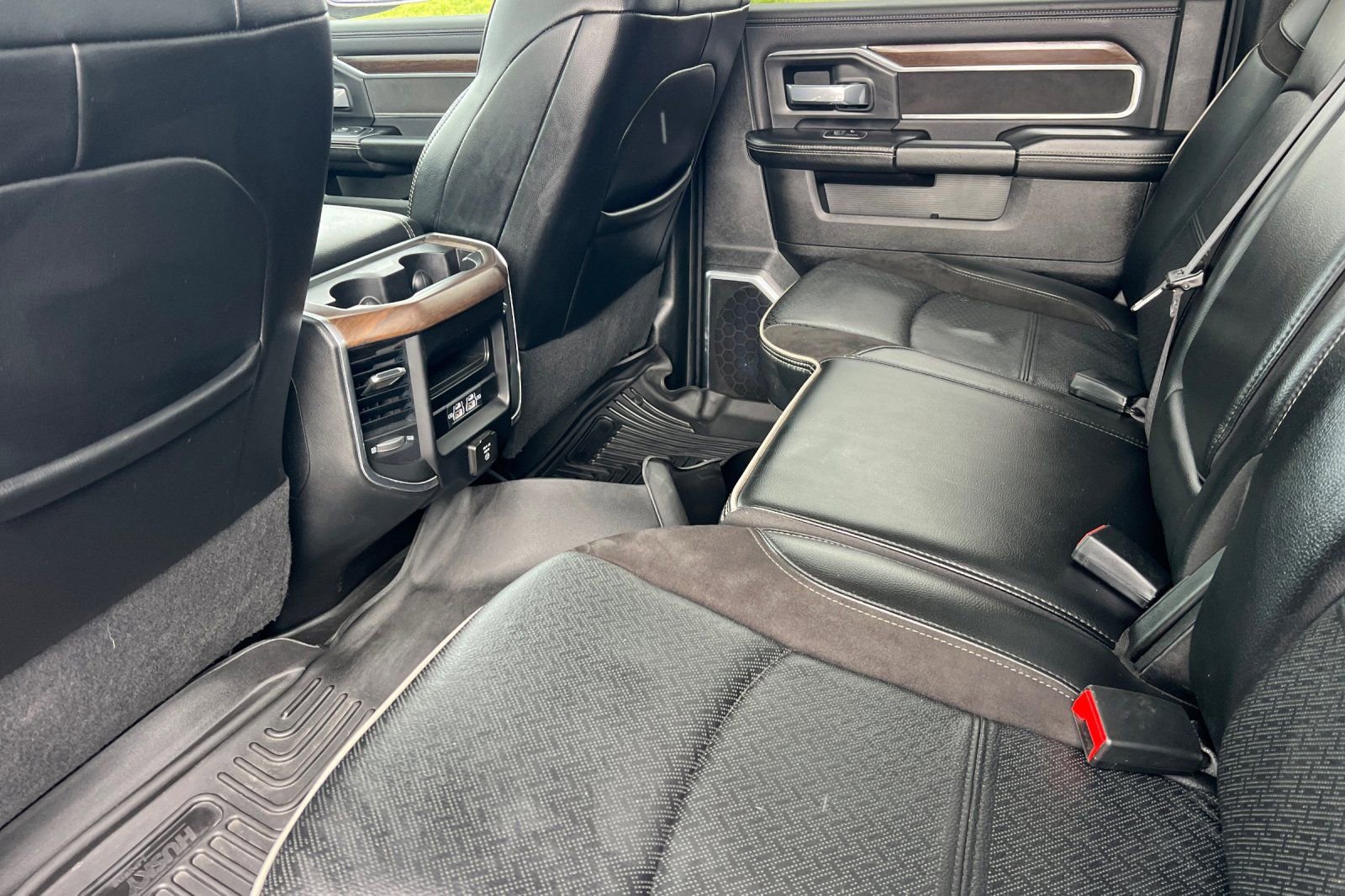 Used 2022 RAM 3500 Laramie AWD/4WD image 12