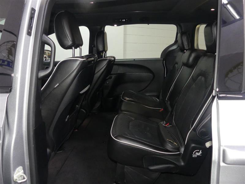 Used 2018 Chrysler Pacifica Limited w/ Advanced Safetytec Group FWD image 26