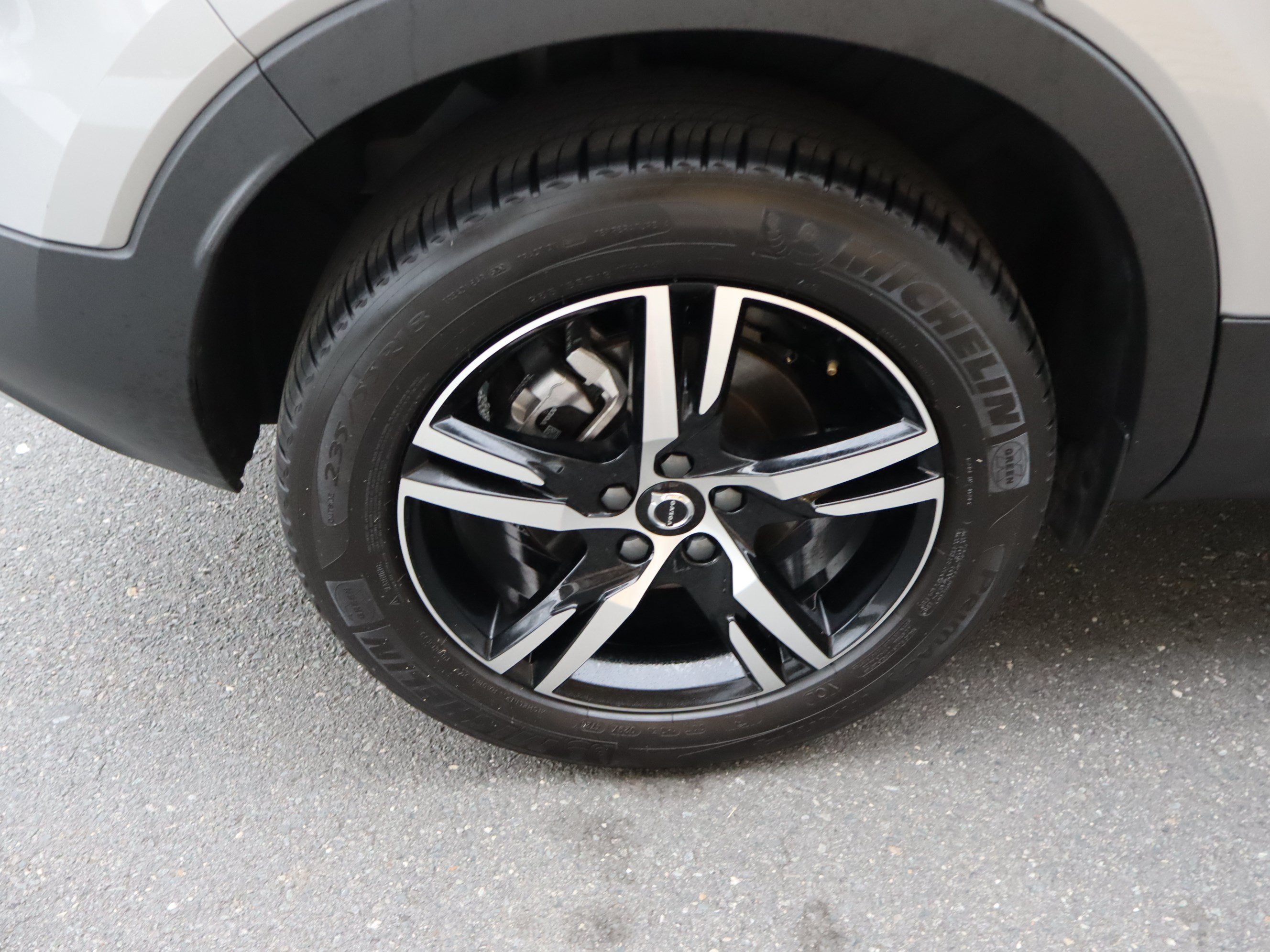 Used 2025 Volvo XC40 B5 Core AWD/4WD image 38