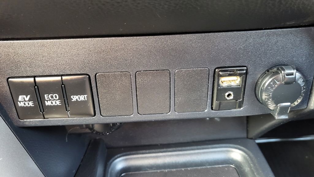 Used 2017 Toyota RAV4 XLE image 30