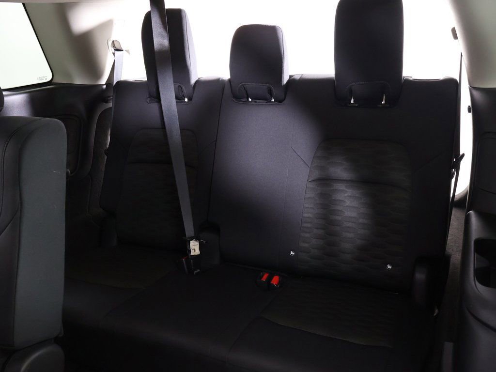 Used 2023 Nissan Pathfinder SV image 35