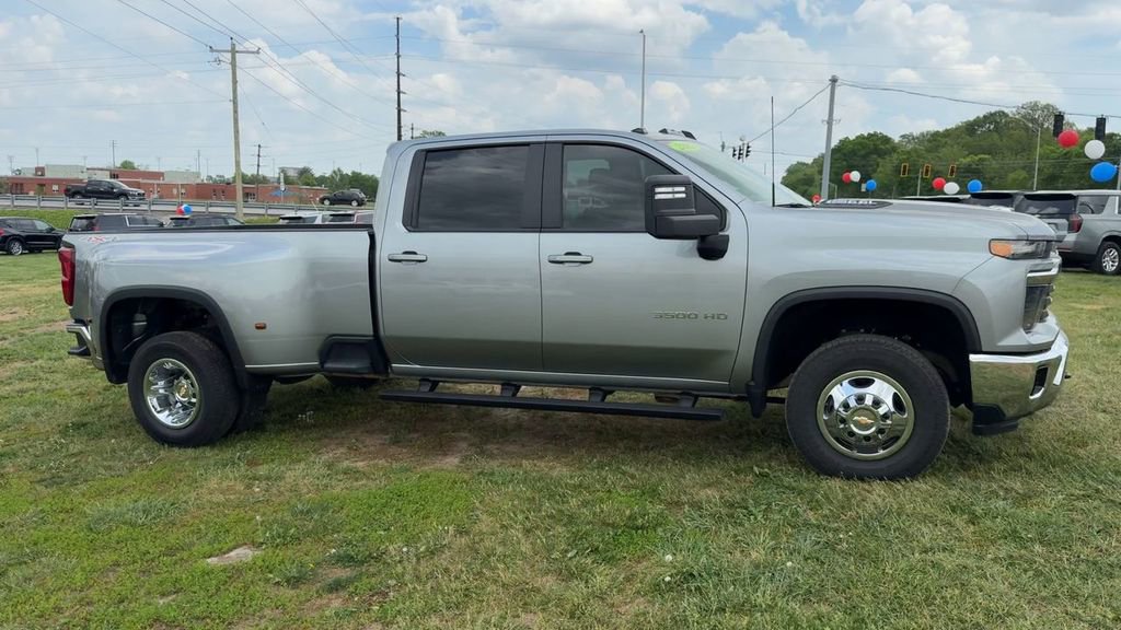 Used 2025 Chevrolet Silverado 3500 LT AWD/4WD image 8