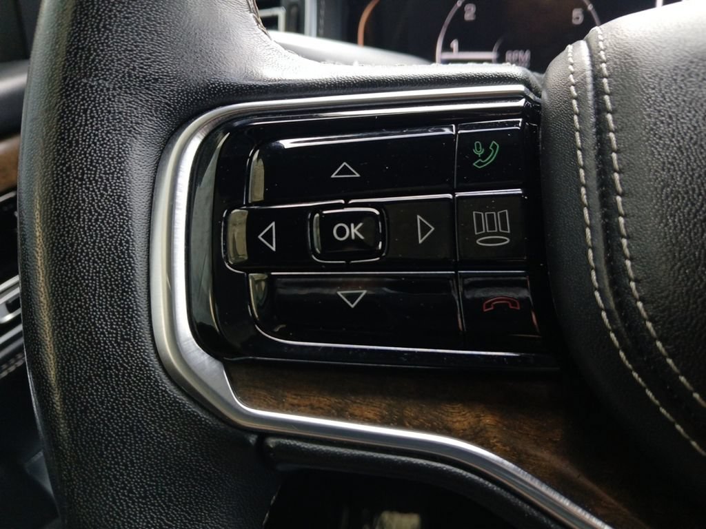 Used 2023 Jeep Grand Wagoneer L Series II AWD/4WD image 11