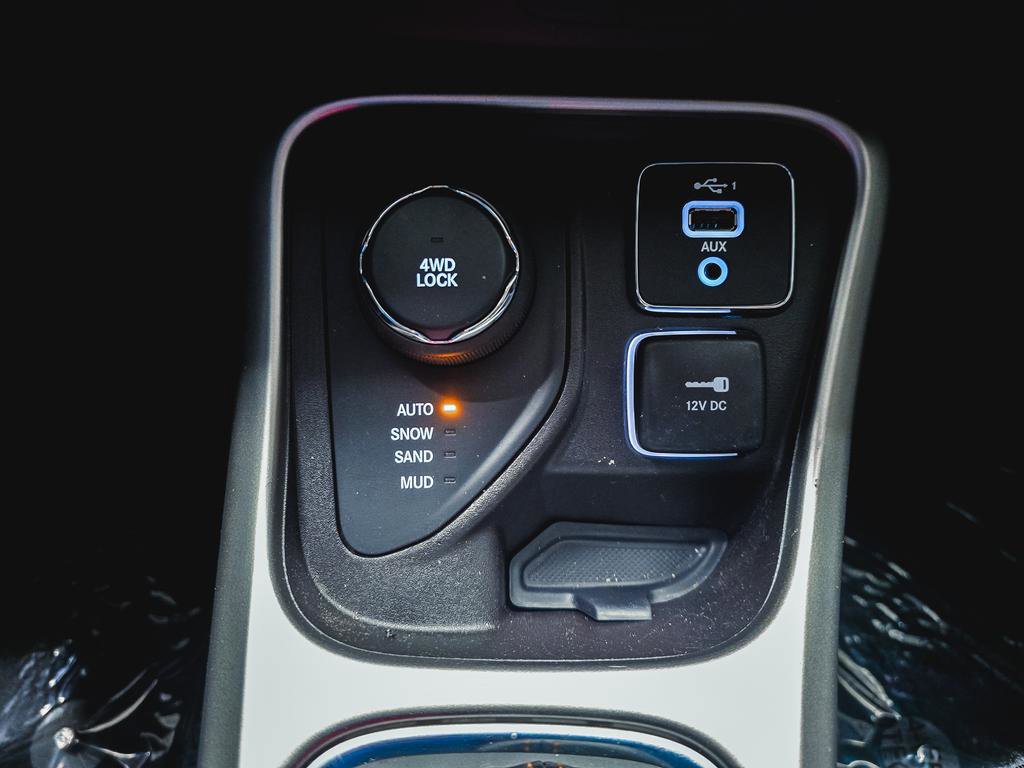 Used 2019 Jeep Compass Latitude w/ Cold Weather Group AWD/4WD image 31