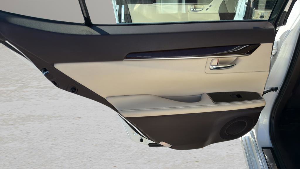 Used 2016 Lexus ES 350 w/ Navigation System Package image 14