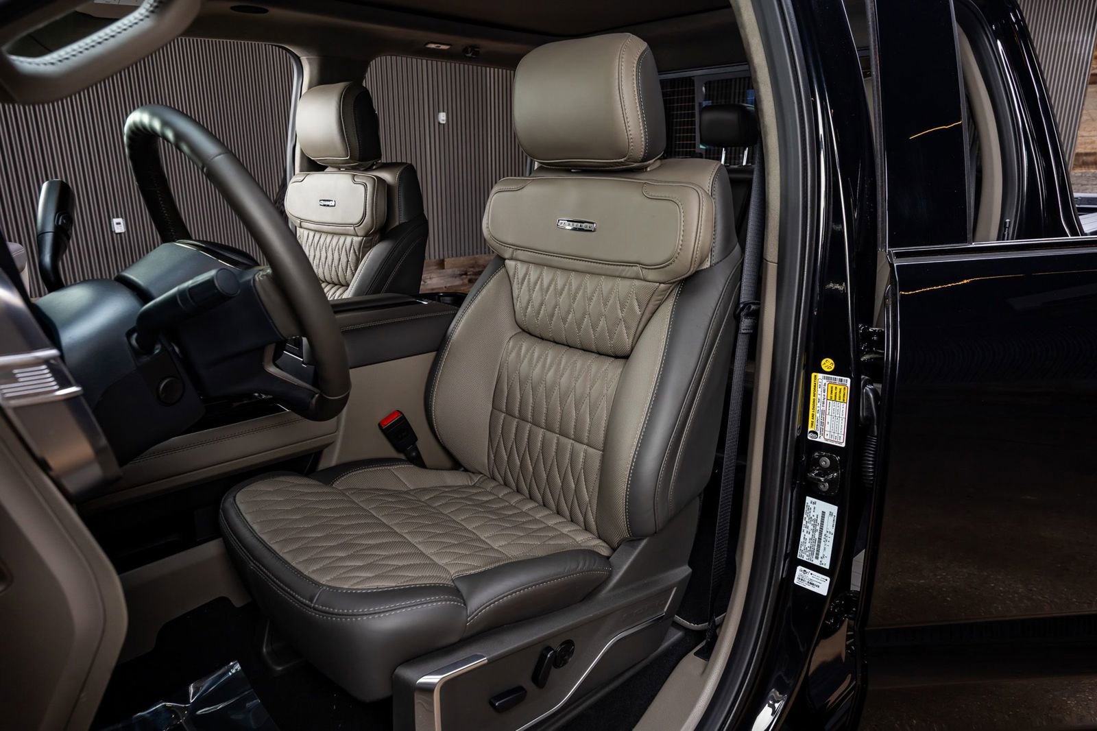 Used 2026 Ford F450 Platinum w/ Platinum Plus Package image 31