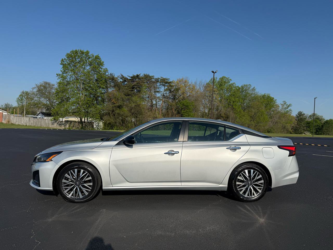Used 2024 Nissan Altima 2.5 SV image 2