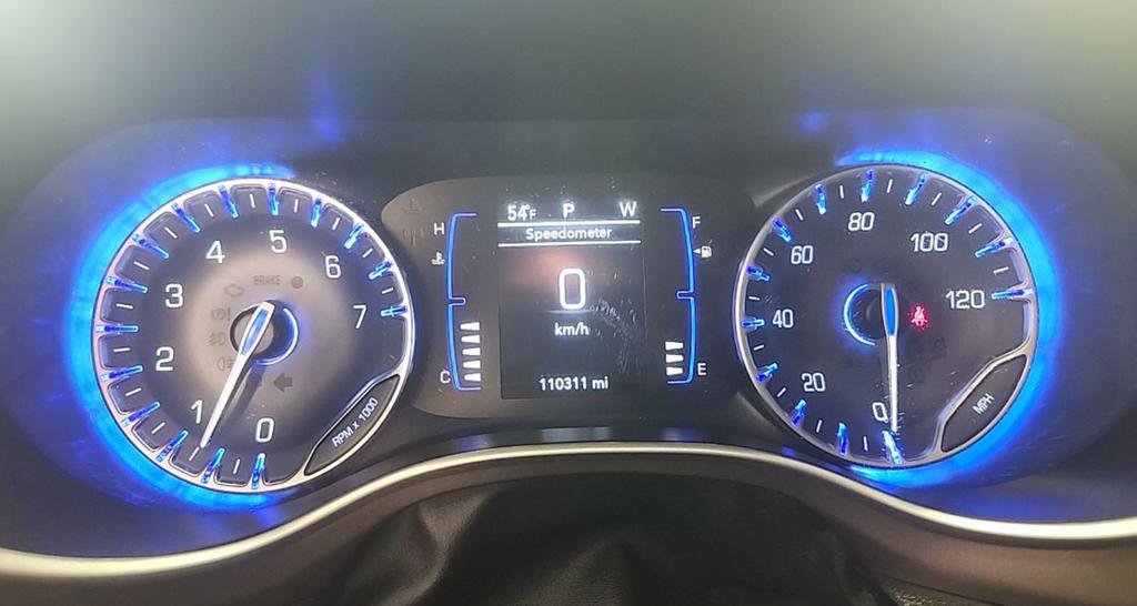 Used 2023 Chrysler Voyager LX image 5