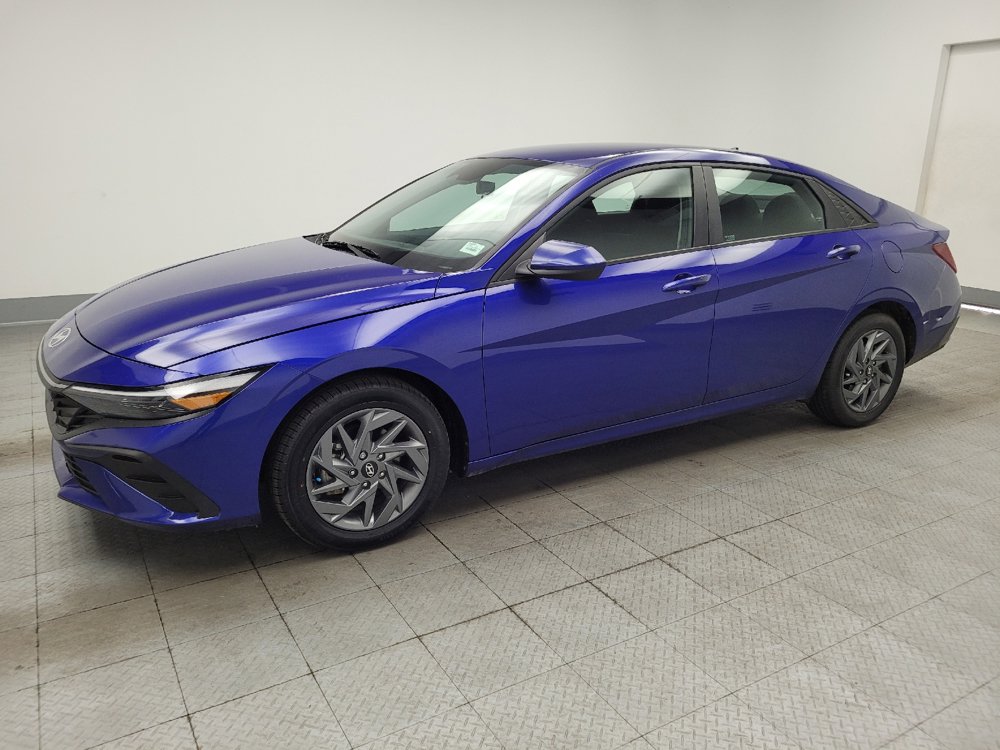 Used 2024 Hyundai Elantra Blue FWD image 2