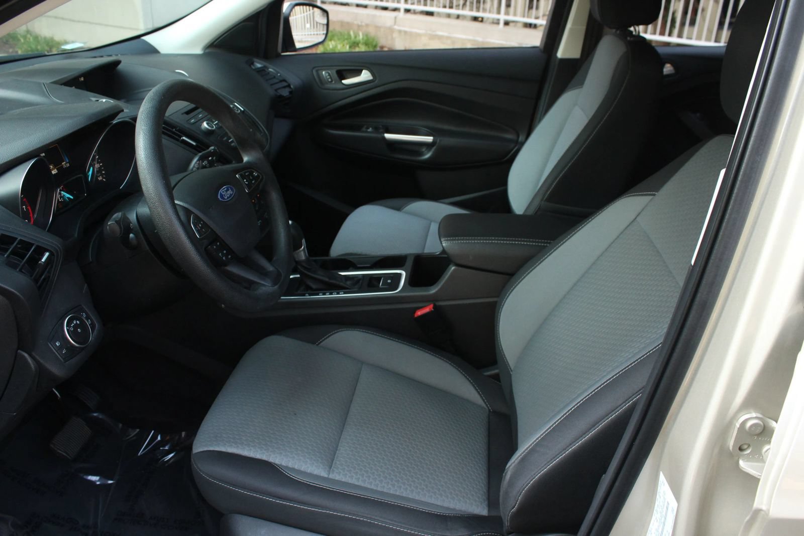 Used 2017 Ford Escape SE w/ SE Cold Weather Package FWD image 14
