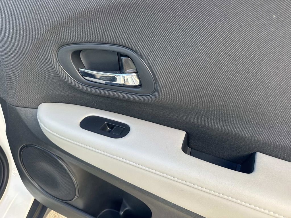 Used 2021 Honda HR-V LX image 26