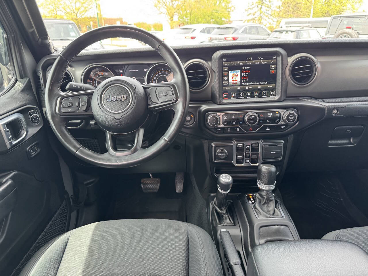 Used 2022 Jeep Gladiator Willys AWD/4WD image 9