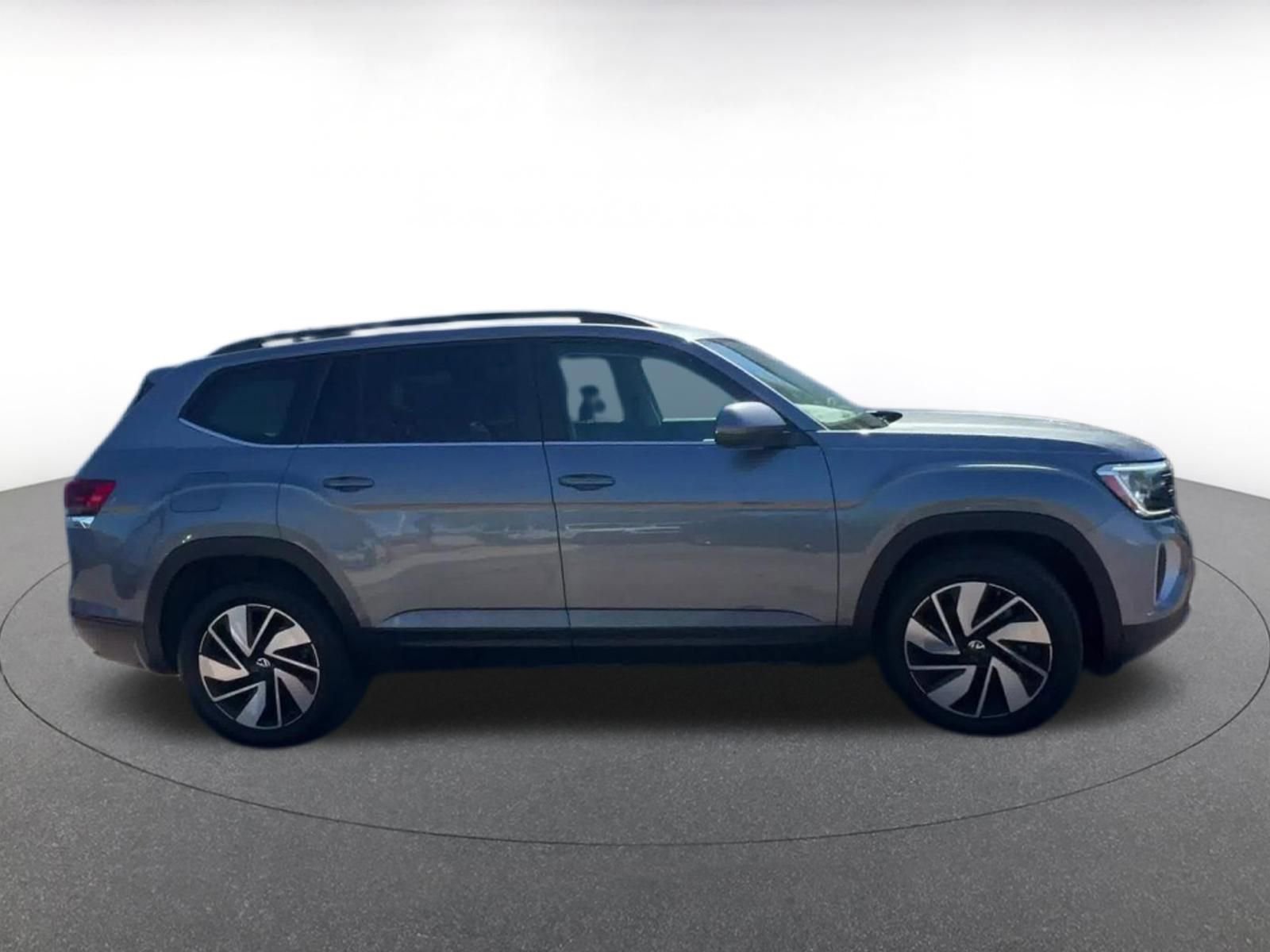 Used 2025 Volkswagen Atlas SE AWD/4WD image 16