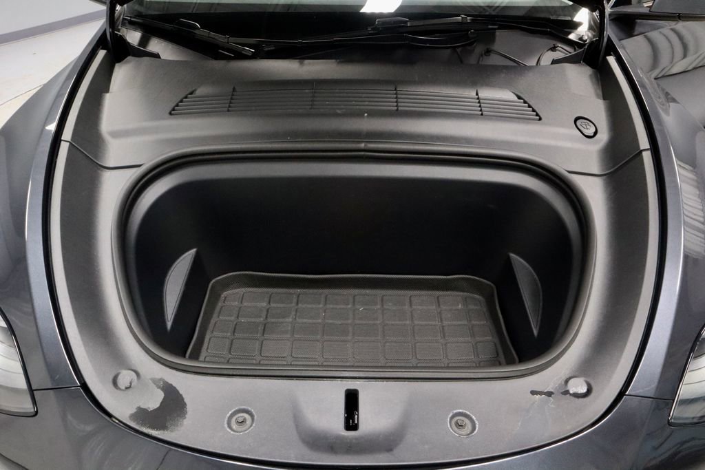 Used 2025 Tesla Model Y Long Range image 17