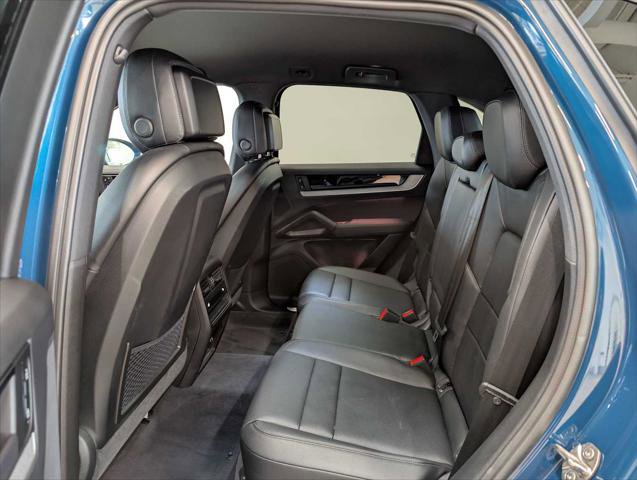 Used 2025 Porsche Cayenne AWD/4WD image 18