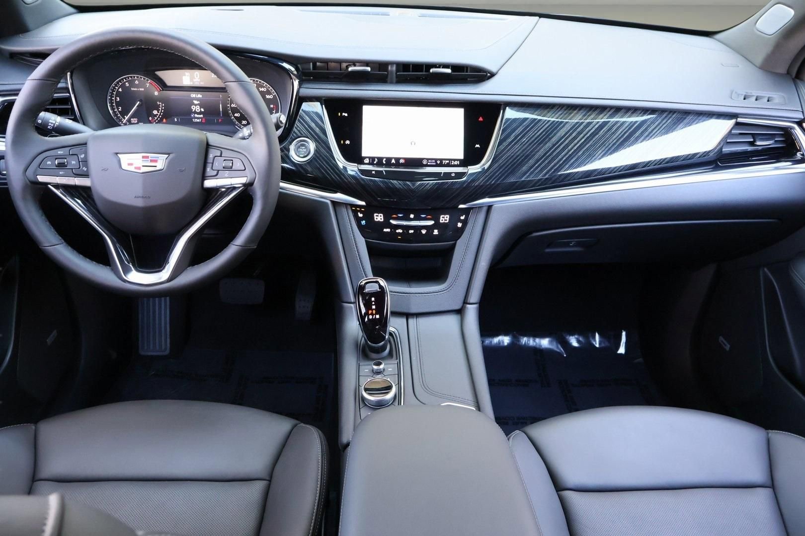 Certified 2025 Cadillac XT6 Premium Luxury image 13