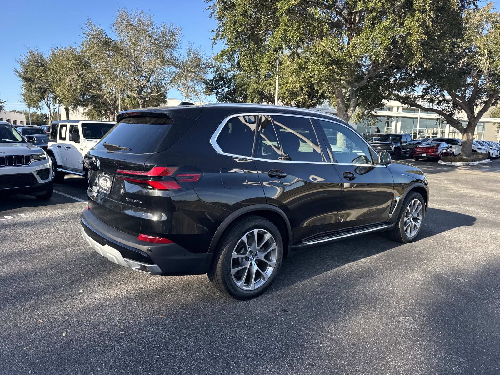 Used 2025 BMW X5 xDrive50e w/ Parking Assistance Package image 4