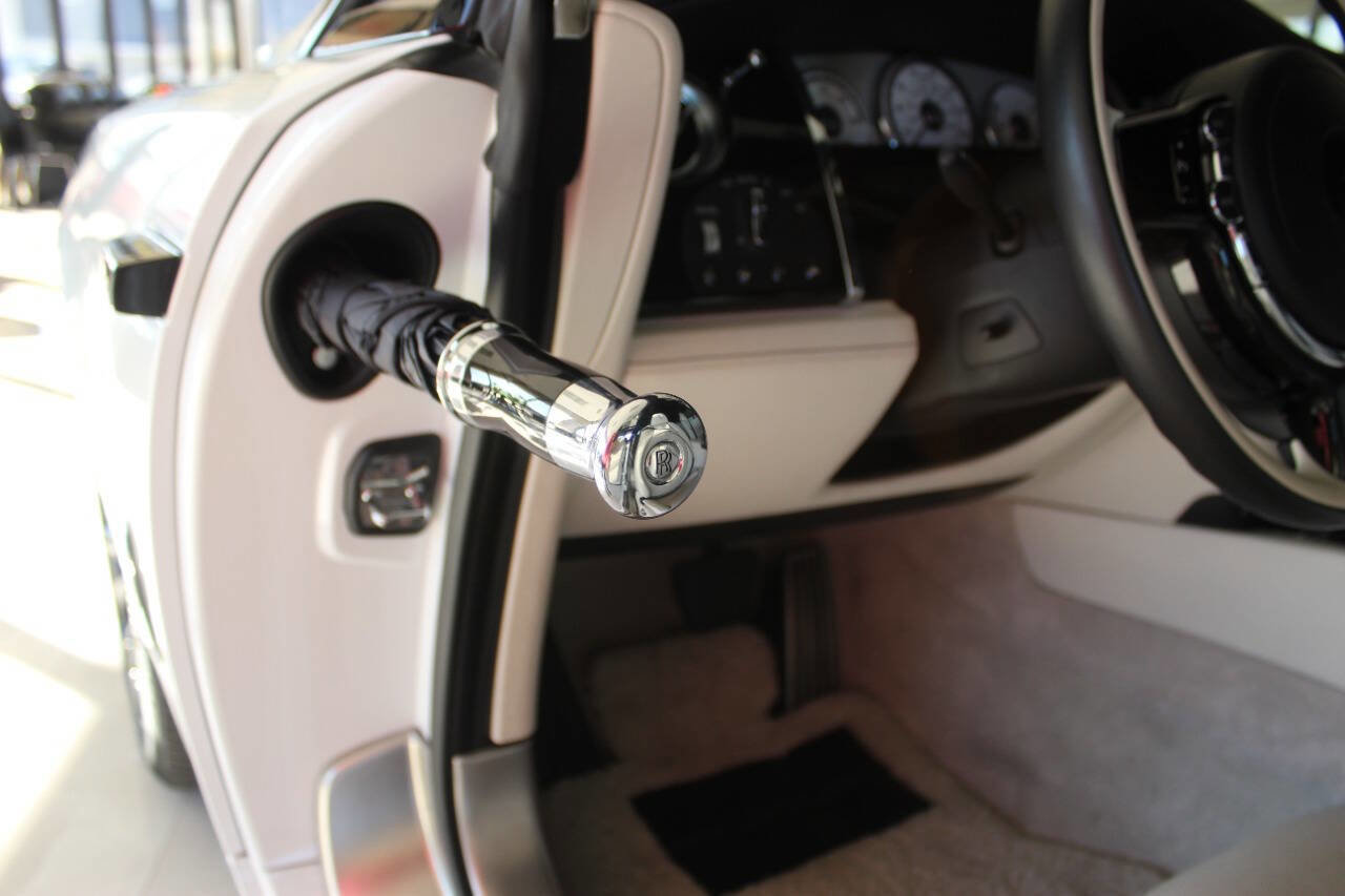 Used 2019 Rolls-Royce Dawn image 28