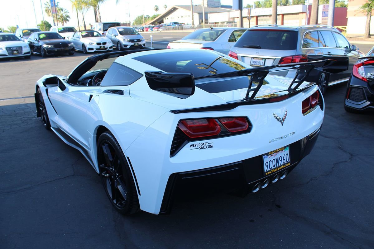 Used 2018 Chevrolet Corvette Stingray Coupe w/ 1LT RWD image 23