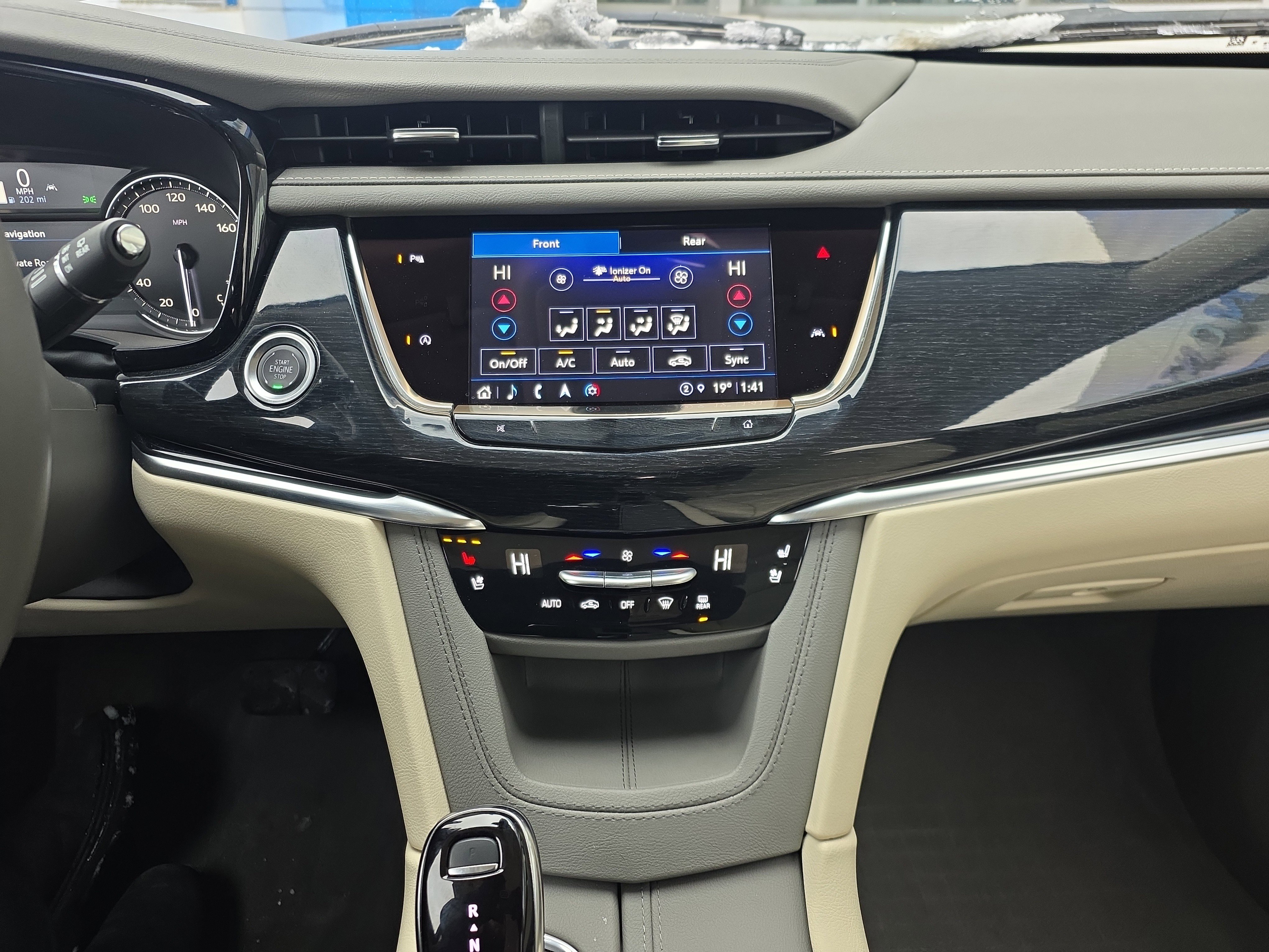 Certified 2025 Cadillac XT6 Premium Luxury image 28