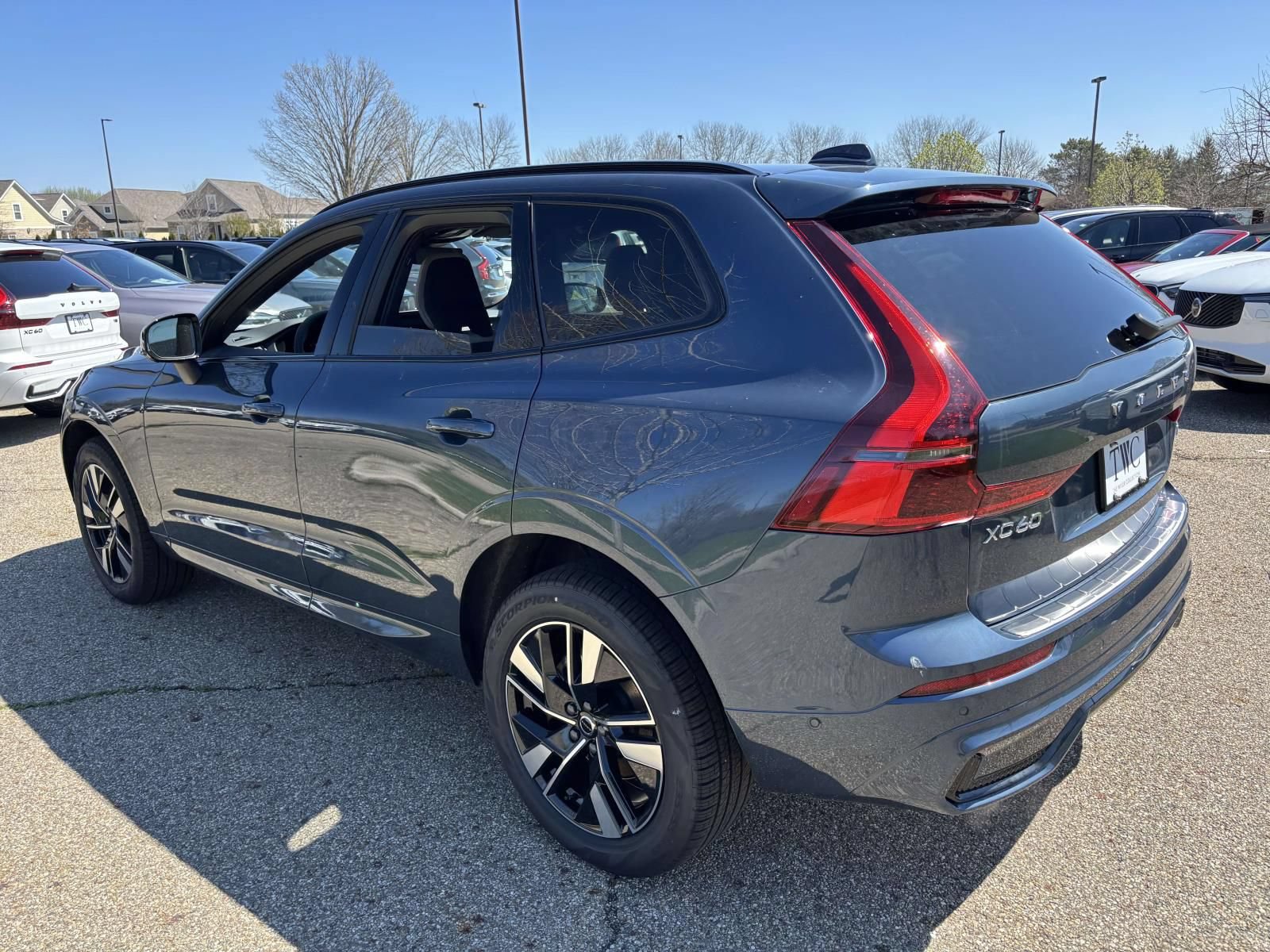 New 2026 Volvo XC60 B5 Plus w/ Protection Package Premier AWD/4WD image 7