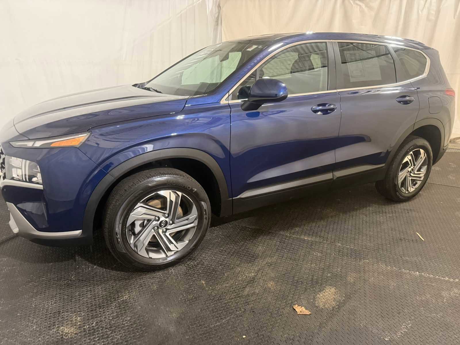 Used 2023 Hyundai Santa Fe SE w/ Cargo Package AWD/4WD image 2
