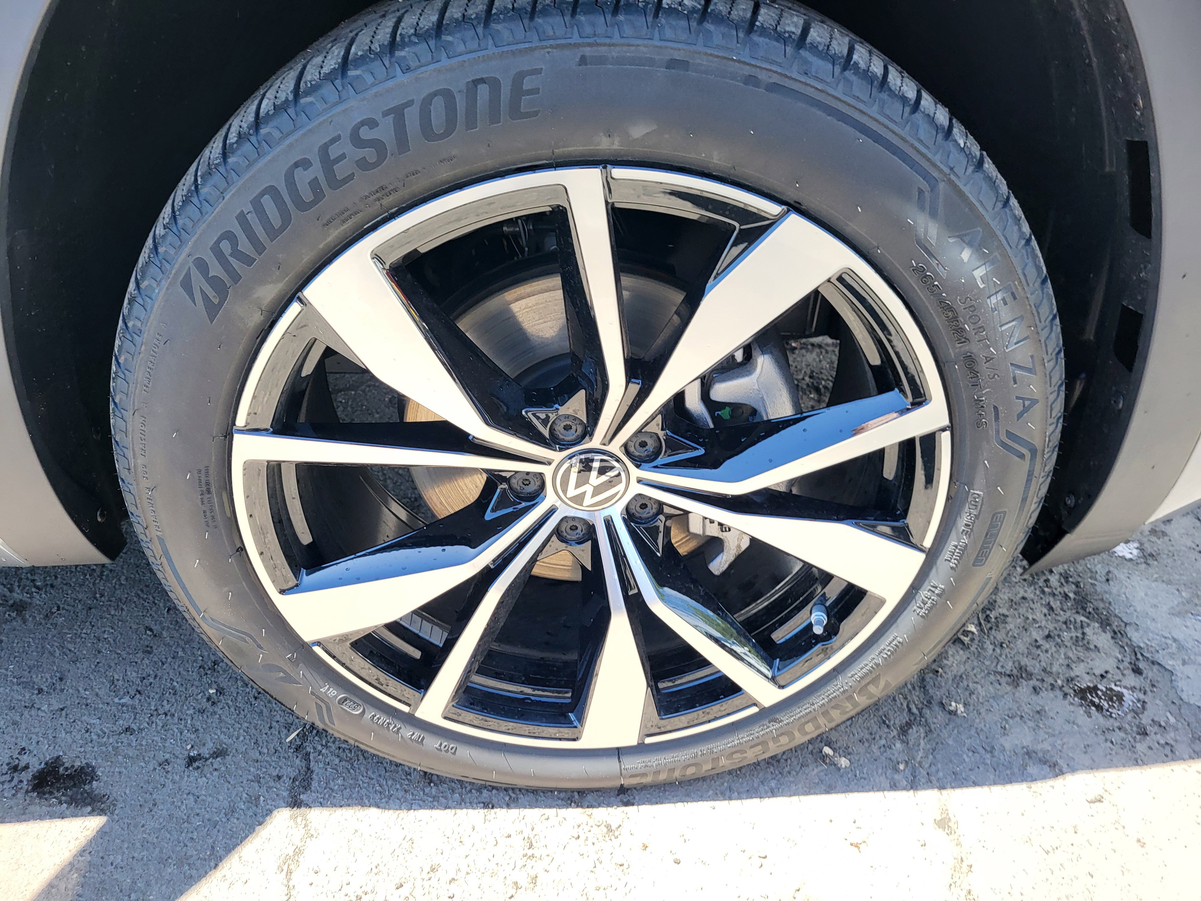 New 2025 Volkswagen Atlas SEL Premium R-Line image 24